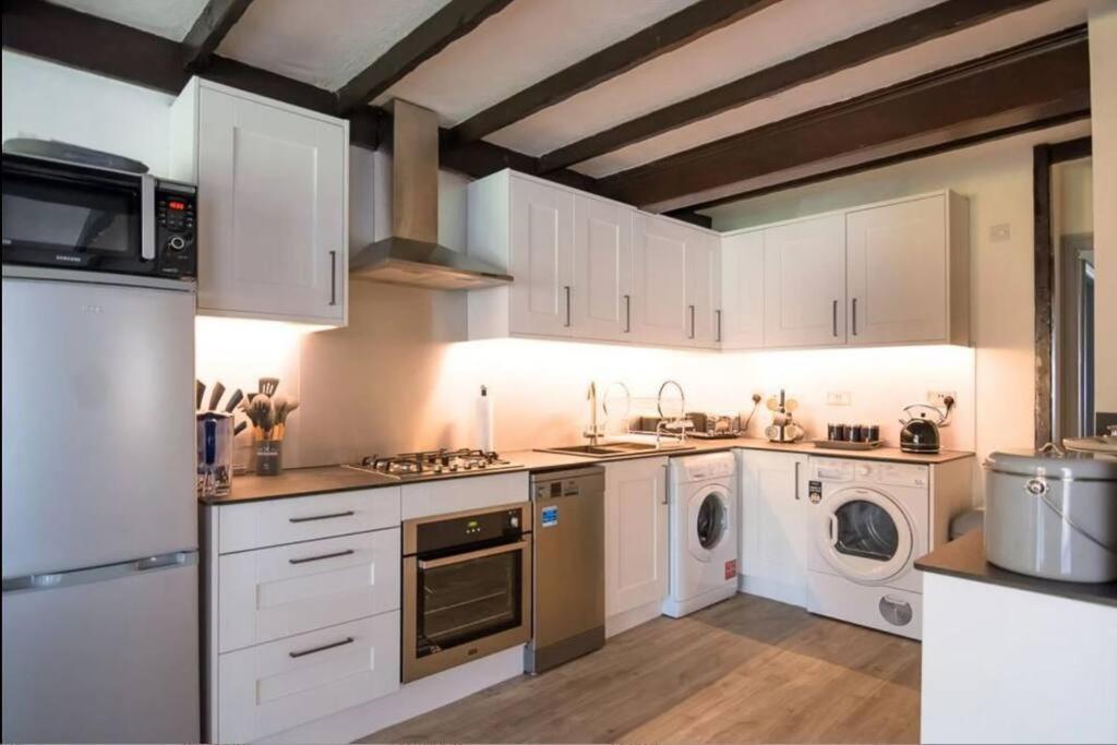 A Bright And Spacious Gem Staines-upon-Thames Zewnętrze zdjęcie