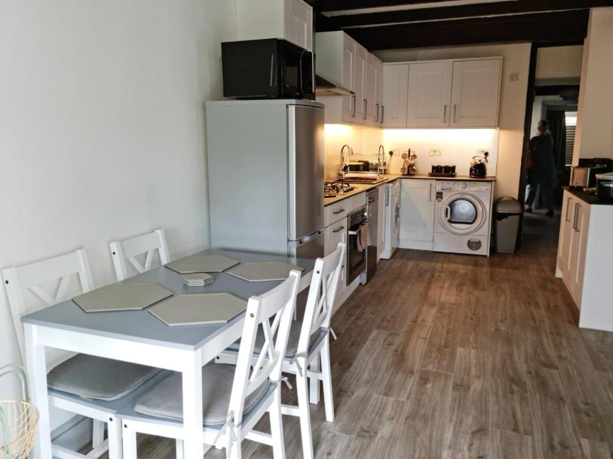 A Bright And Spacious Gem Staines-upon-Thames Zewnętrze zdjęcie