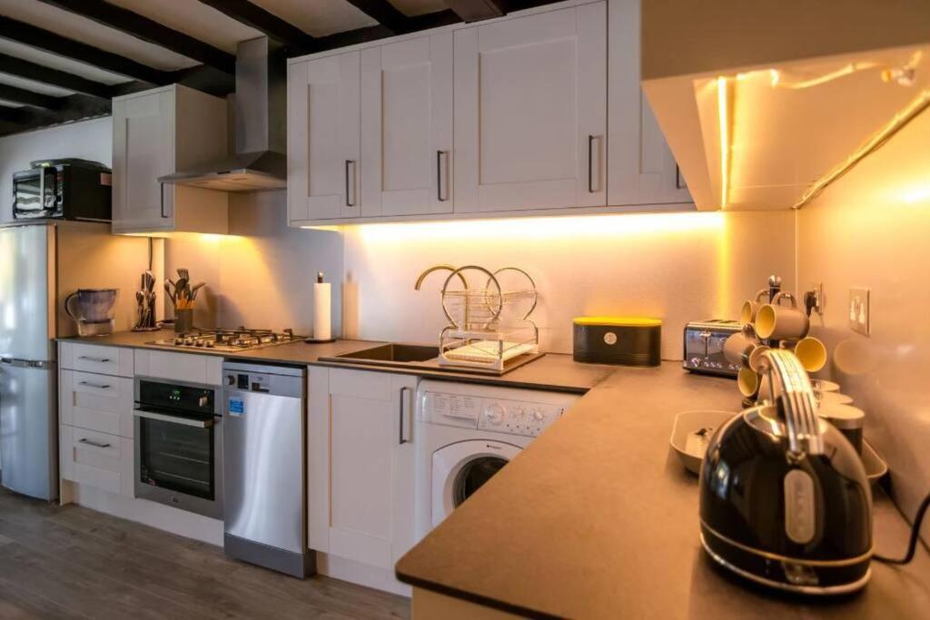 A Bright And Spacious Gem Staines-upon-Thames Zewnętrze zdjęcie